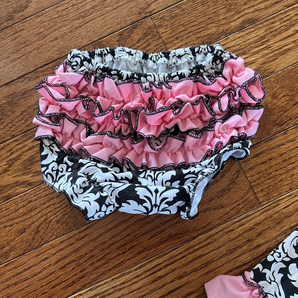 Baby Girl’s size small 2 piece set - Picture 2 of 6